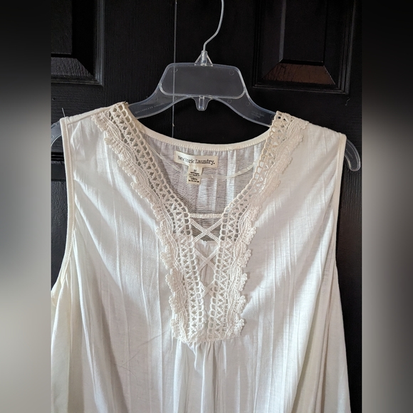 New York Laundry white v-neck tank top, size 3X - Picture 3 of 4